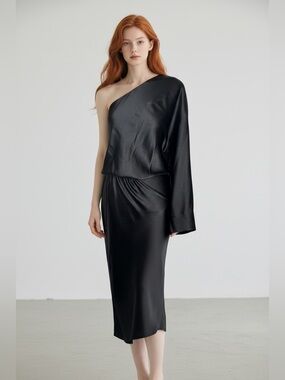 Thomas Wylde One-Shoulder asymmetrical Black Satin Dress. Glamour. Party. Luxe